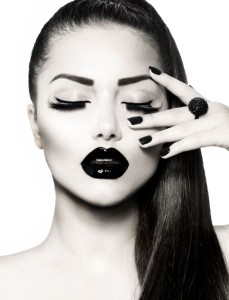 black-white-bianco-nero-trucco-makeup-nails-unghie-labbra-lips-rossetto-lipstick