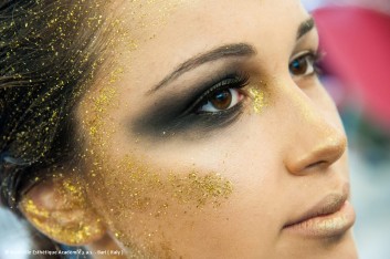 creative-gold-makeup-Nouvelle-Mac-fashion