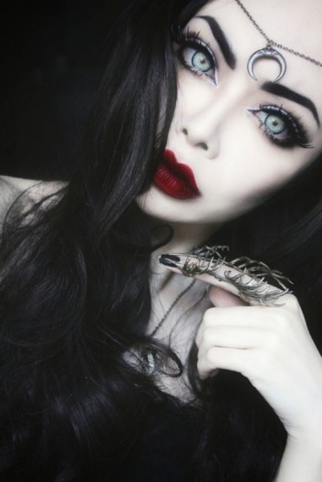 beauty-dark-makeup-trucco-eyes-occhi-carnevale
