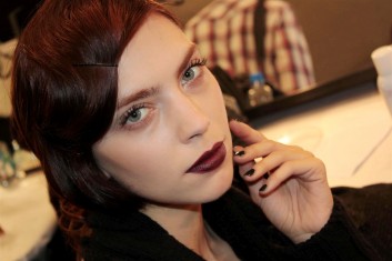 fashion-backstage-makeup