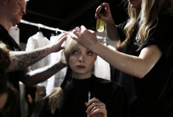 fashion-backstage