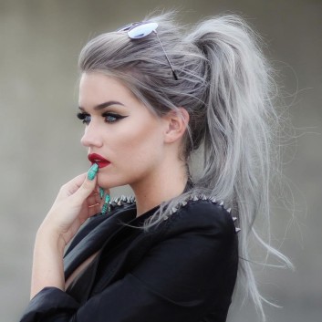 grey-hair-capelli-grigio-makeup-trucco