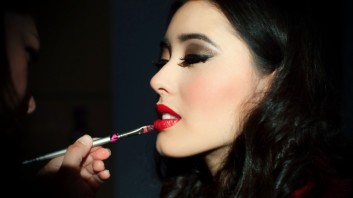 makeup-backstage-fashion