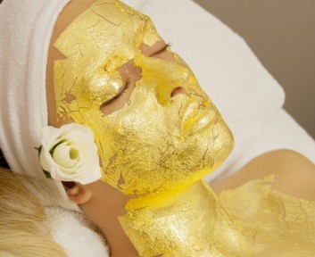 maschera-viso-trattamenti-oro-beauty-bellezza