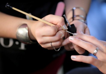 nail-painting-backstage-fashion