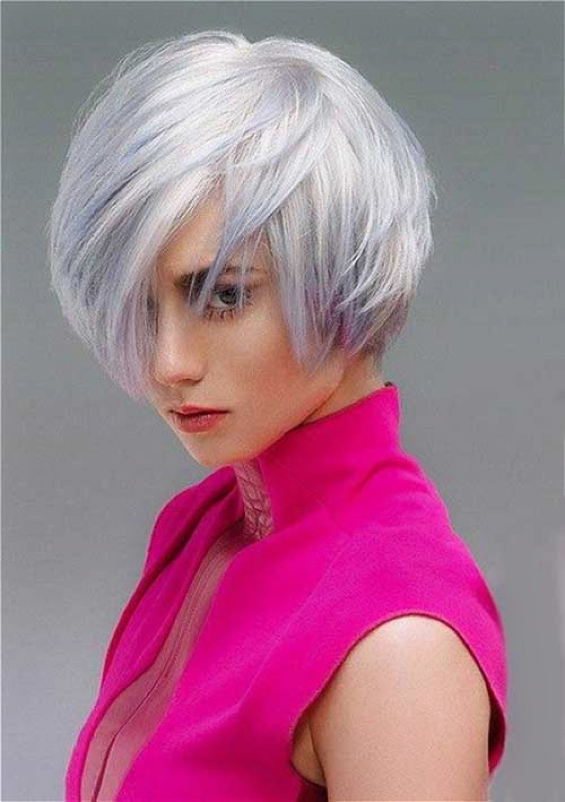 short-corto-hairstyle-caschetto-grigio